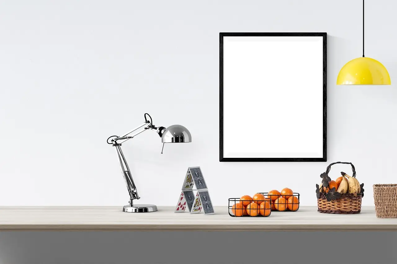 Kan jeg bruge en plakatramme både til indendørs og udendørs brug?